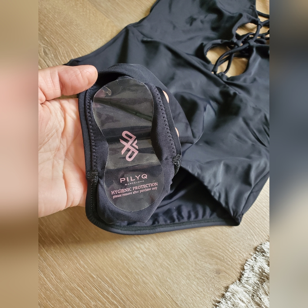 PilyQ Norah One Piece Open Back Swimsuit Black size Large - Picture 3 of 10